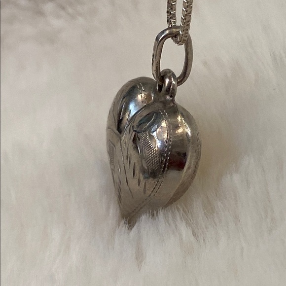 Vintage Puff Heart Pendant - Picture 3 of 6